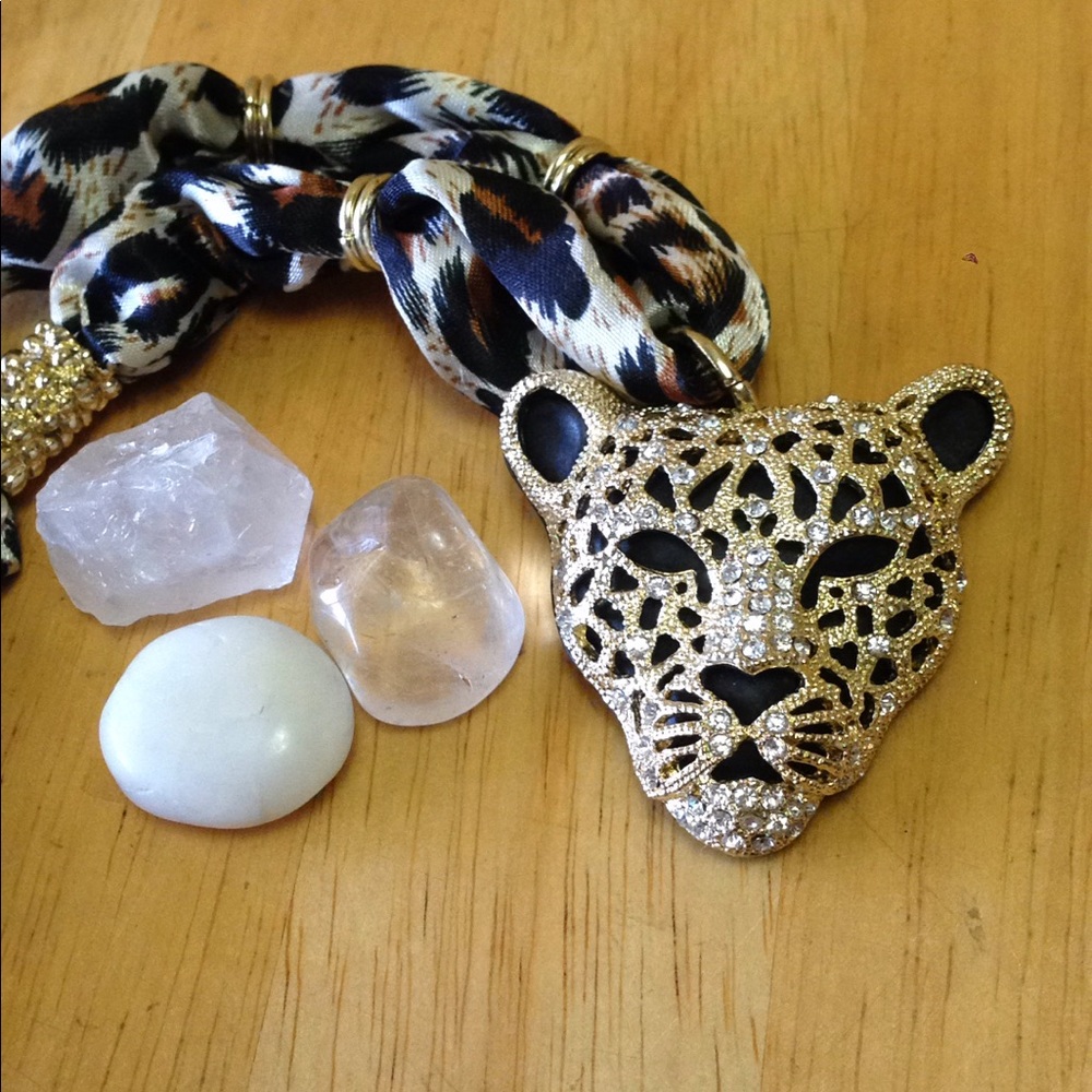 Rhinestone gold cheetah face necklace